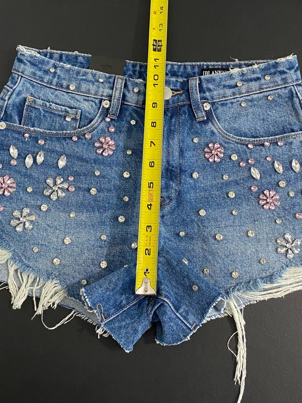 New Blank NYC Rhinestone Studded Floral Embellished Jean Shorts Size 26 - Picture 10 of 13